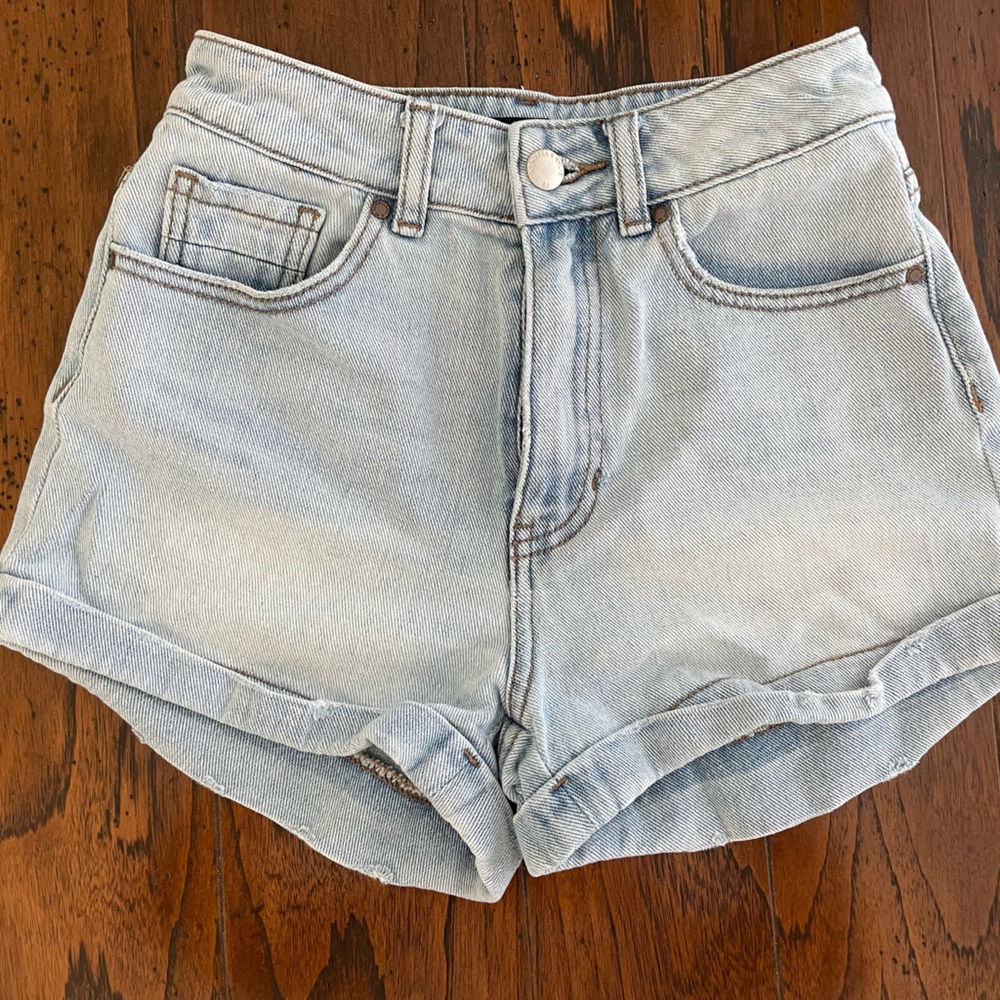 Kendall and Kylie Jean shorts size 23